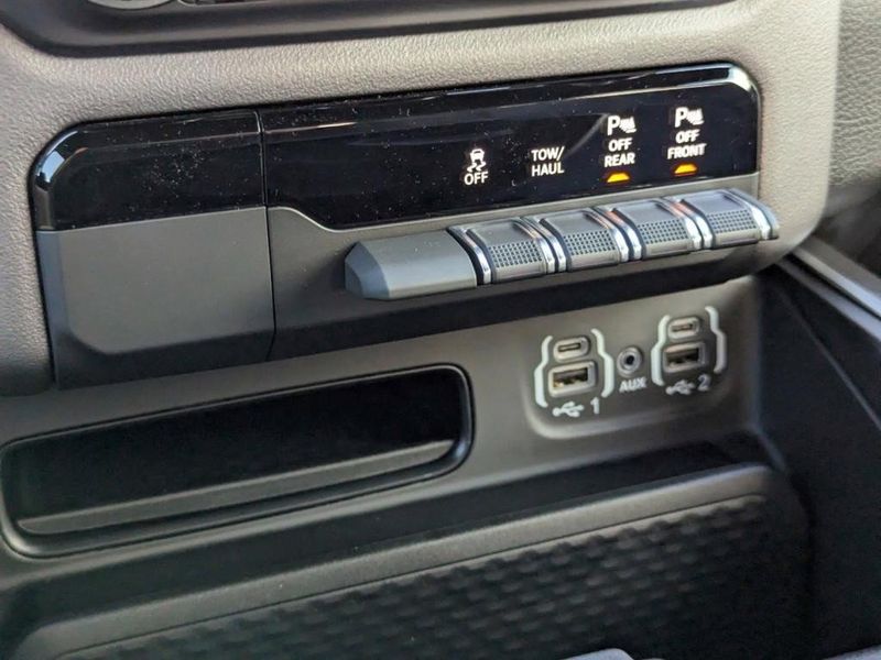 2023 RAM 1500 Big Horn Crew Cab 4x2 5