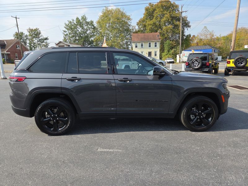 2023 Jeep Grand Cherokee Altitude X photo 2