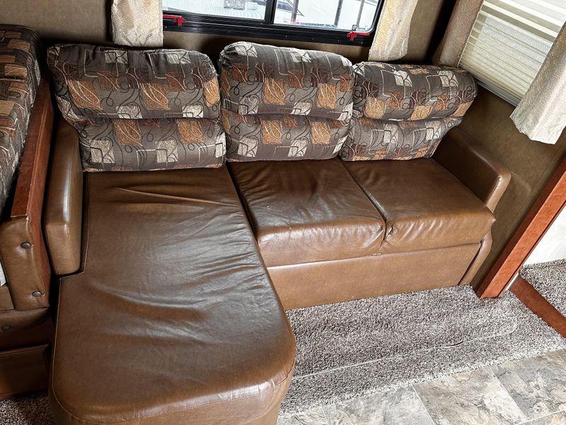 Used 2016 FOX MOUNTAIN 335BHS Image 20