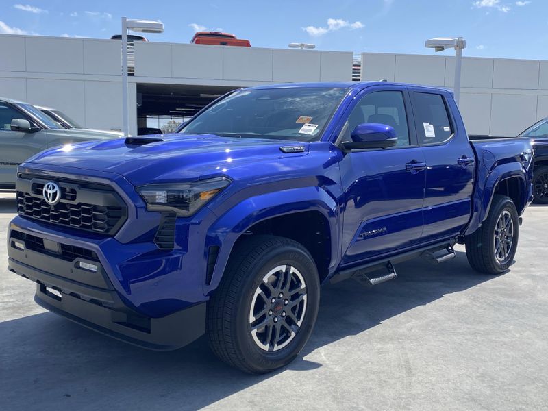 2025 Toyota Tacoma TRD Sport HybridImage 6