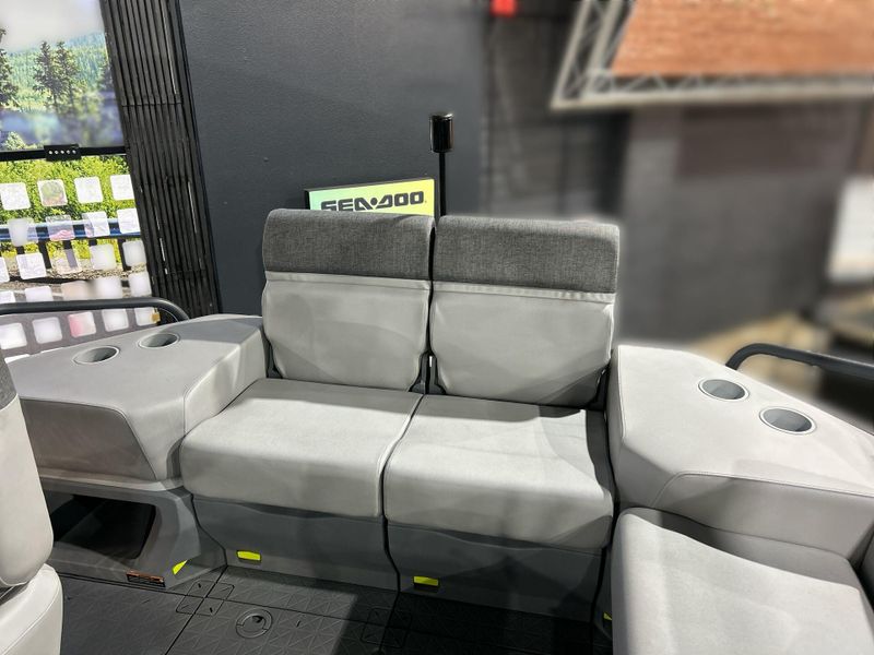 2024 Sea-Doo 44RAT2RF  in a MARINE BLUE exterior color. Del Amo Motorsports of Redondo Beach (424) 304-1660 delamomotorsports.com 