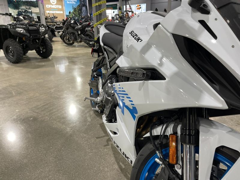 New 2026 Suzuki GSX-8R Image 32