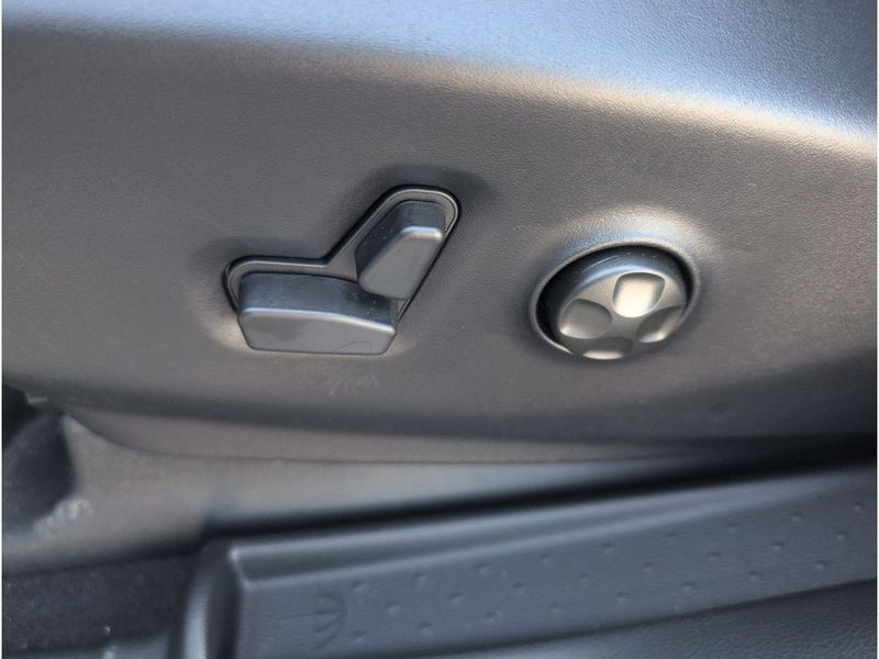 New 2027 Chrysler Pacifica SelectImage 11