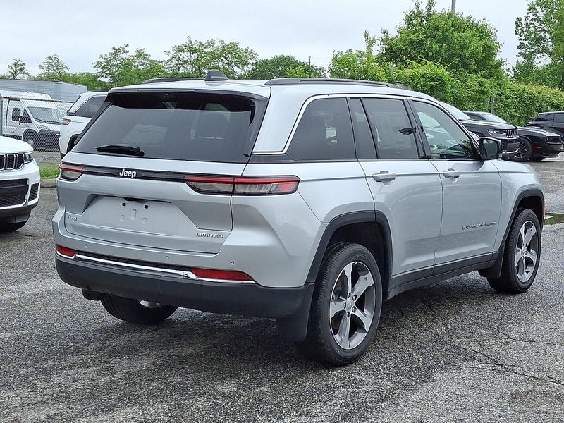2025 Jeep Grand Cherokee Limited photo 4
