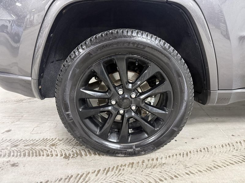 Used 2021 Jeep Grand Cherokee Laredo XImage 8