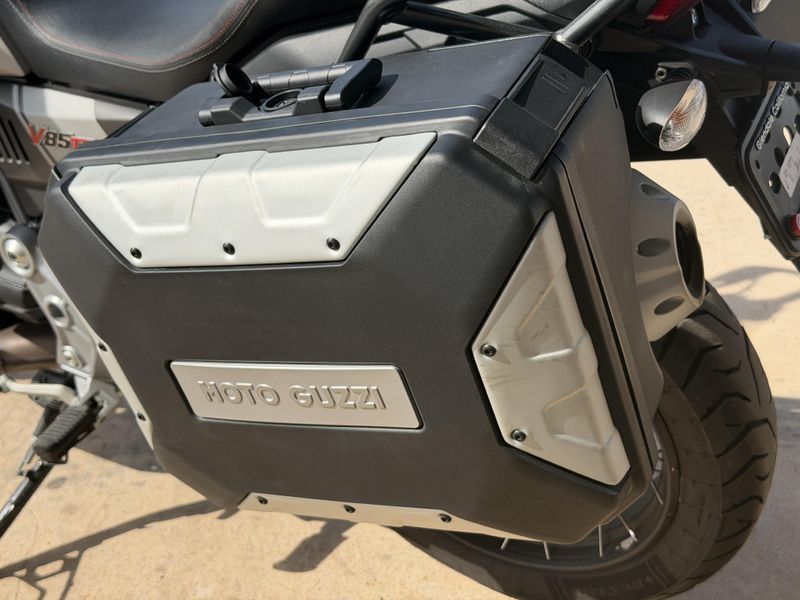 USED 2023 MOTO GUZZI V85 TT TRAVEL E5 Image 2