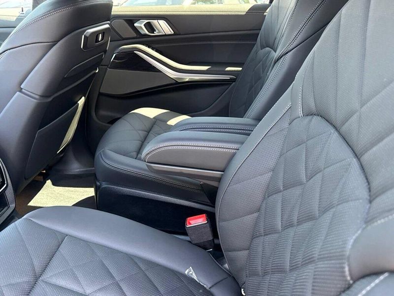 New 2027 BMW X7 xDrive40iImage 27