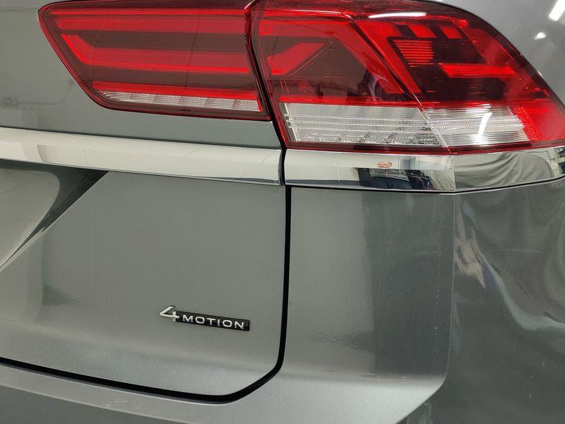 Used 2023 Volkswagen Atlas Cross Sport V6 SEL AWD w/Sunroof/NavImage 4