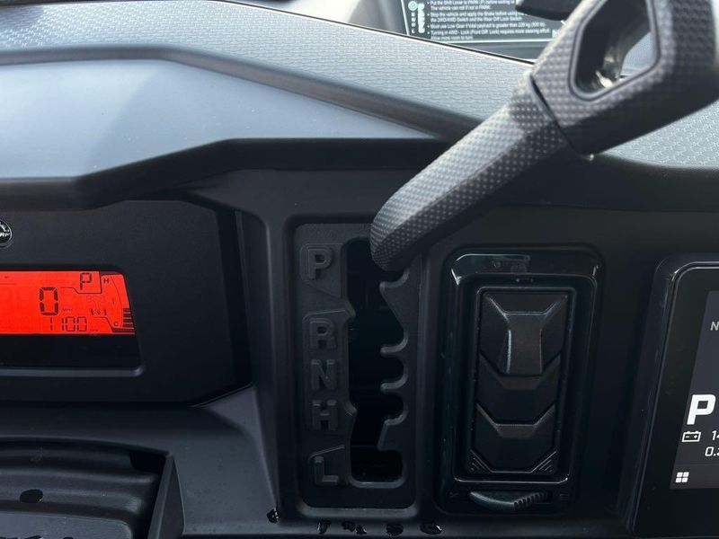 New 2026 Can-Am DEFENDER MAX LTD 65 HD11 