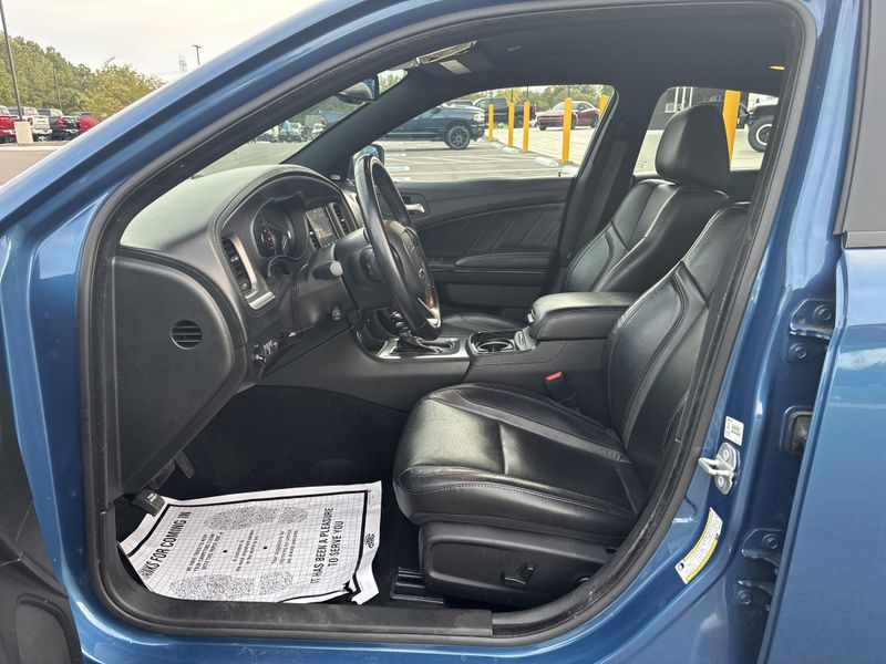 Used 2021 Dodge Charger SXTImage 11