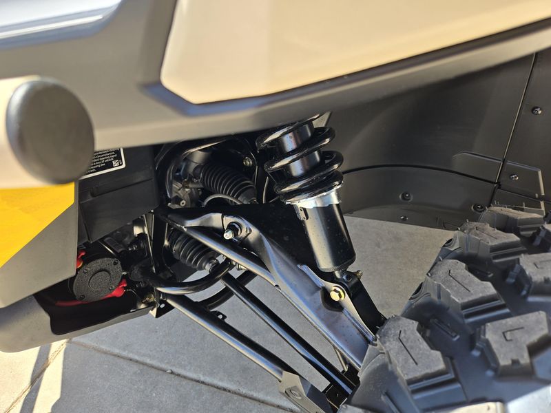 2025 Can-Am DEFENDER MAX LIMITED CAB HD10 DESERT TAN AND STEALTH BLACK Image 21