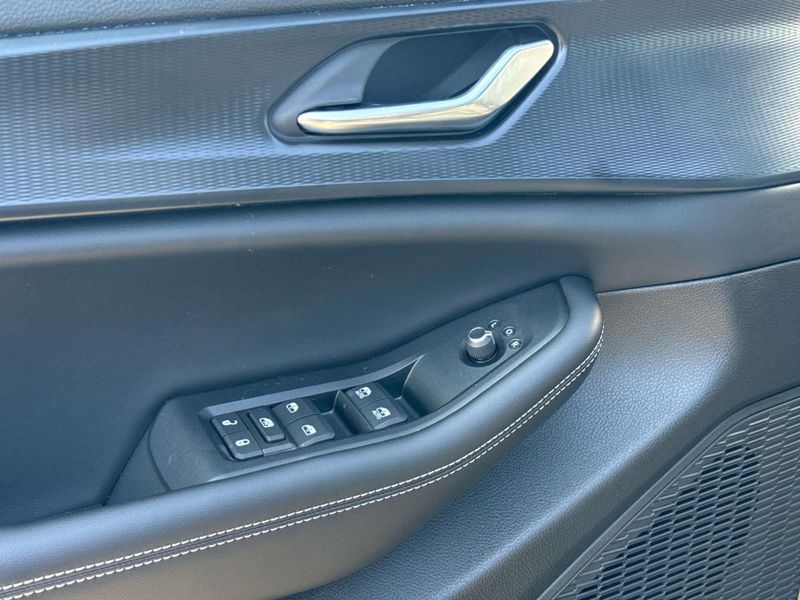 New 2026 Jeep Grand Cherokee Laredo X 4x2