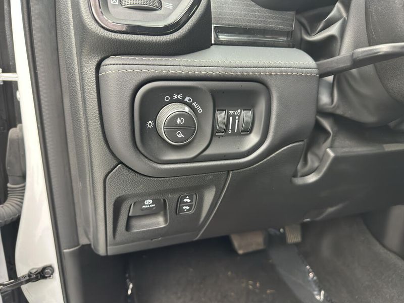 Used 2023 RAM 1500 LimitedImage 12