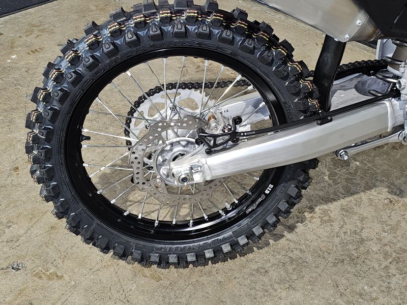 New 2025 Honda CRF450R Image 17