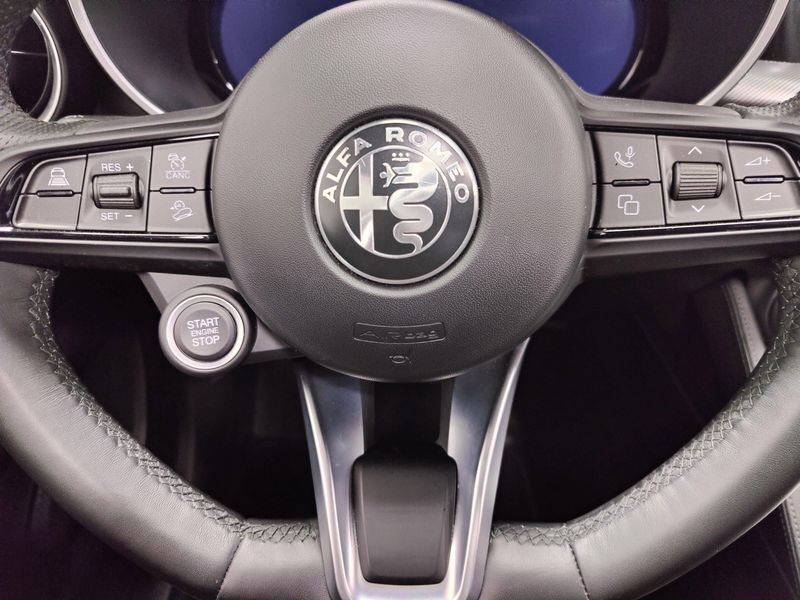 2024 Alfa Romeo Stelvio Ti AWD w/Sunroof/NavImage 30