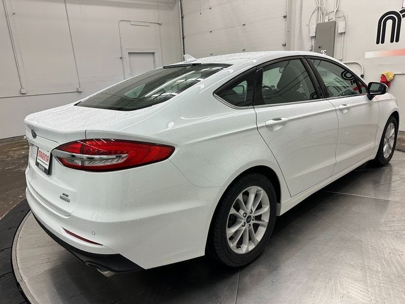 2019 Ford Fusion SEImage 15