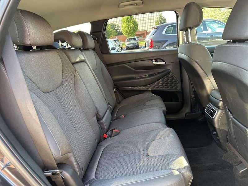 Used 2022 Hyundai Santa Fe SELImage 18