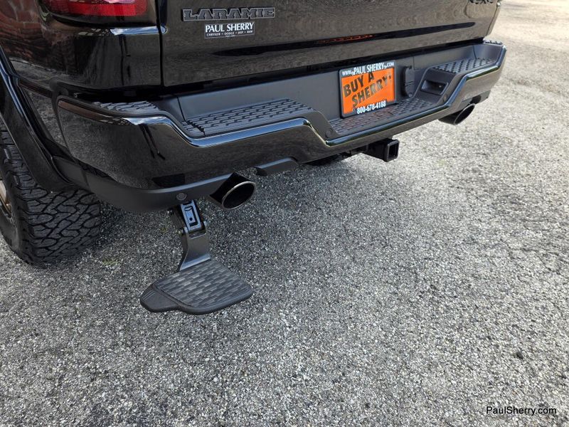 New 2026 RAM 1500 Laramie Crew Cab 4x4 5'7' Box