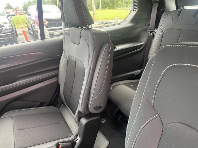 New 2025 Jeep Grand Cherokee L Laredo X 4x4Image 17