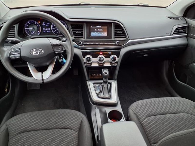 2019 Hyundai Elantra SEImage 4