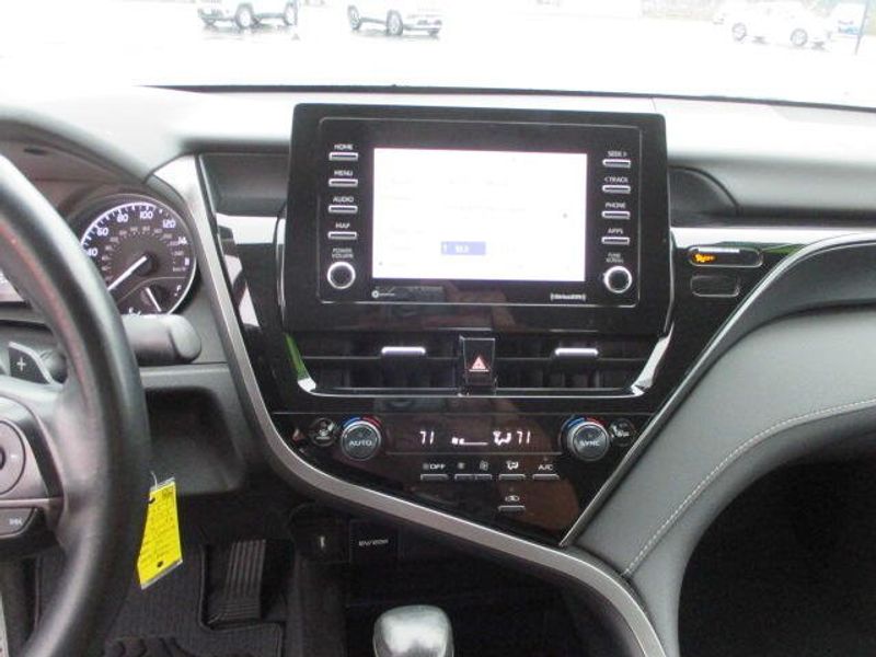 2023 Toyota Camry SEImage 17