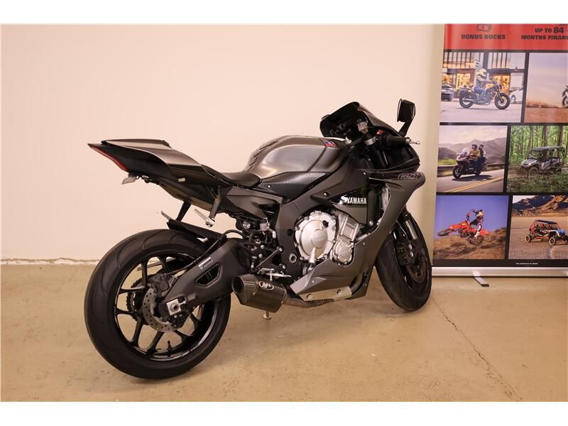2016 Yamaha YZFR1 Image 2
