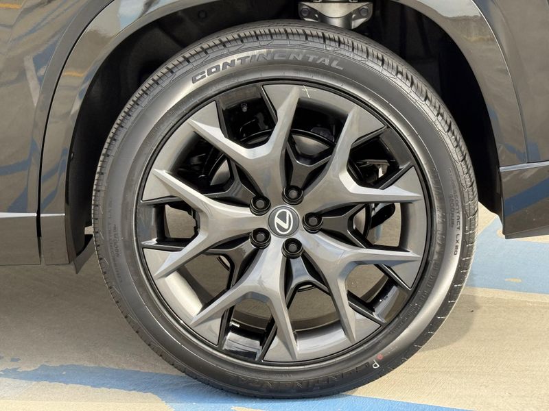 New 2026 Lexus TX 500h F SPORT Performance PremiumImage 15