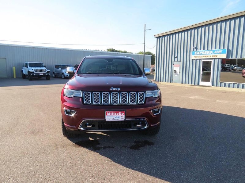 Used 2017 Jeep Grand Cherokee Overland 4x4 4dr SUVImage 3