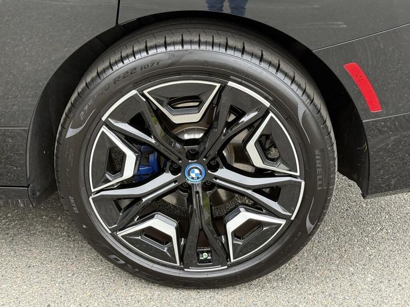 2025 BMW iX xDrive50Image 17