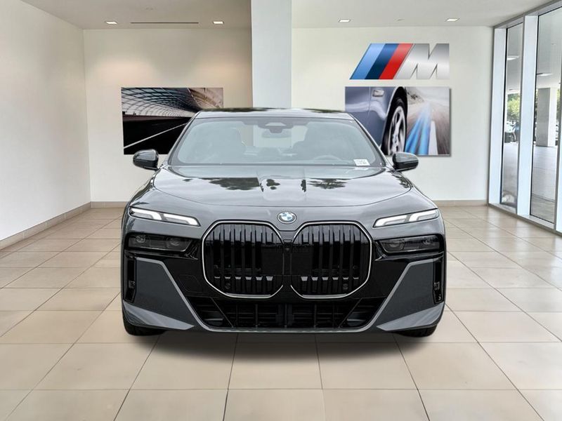 2025 BMW 7 Series 760i xDriveImage 3