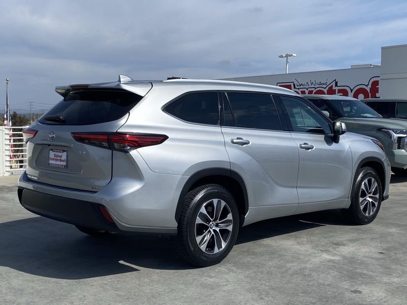 2022 Toyota Highlander XLEImage 4
