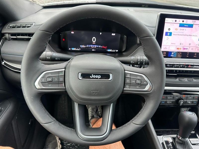 2025 Jeep Compass Limited photo 2