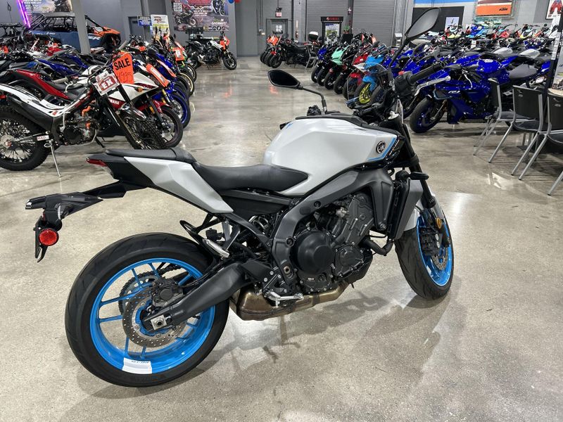Used 2025 Yamaha MT-09 Image 14
