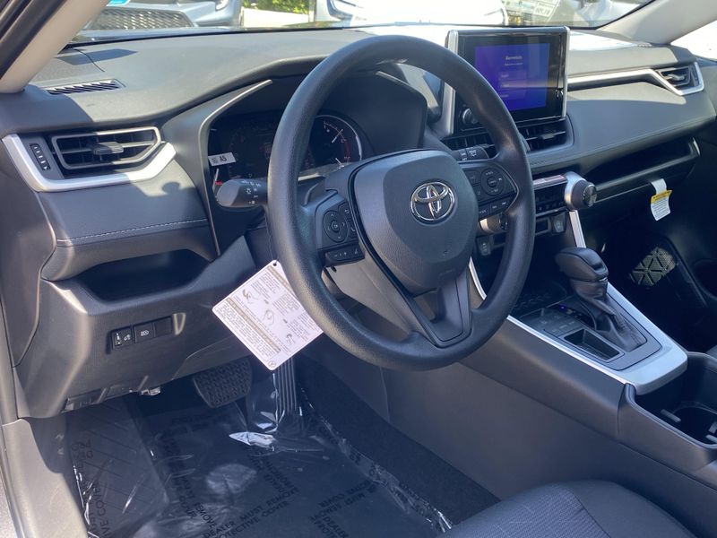 2025 Toyota RAV4 XLEImage 13