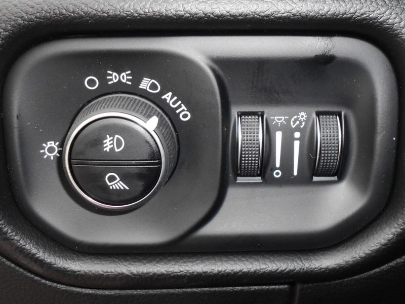 2025 RAM 1500 Big Horn Crew Cab 4x4 5