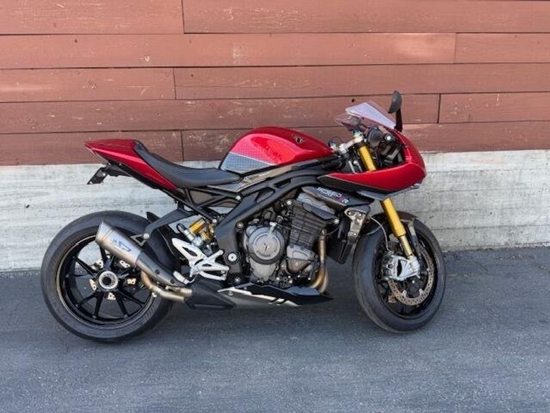 2022 Triumph SPEED TRIPLE RR 
