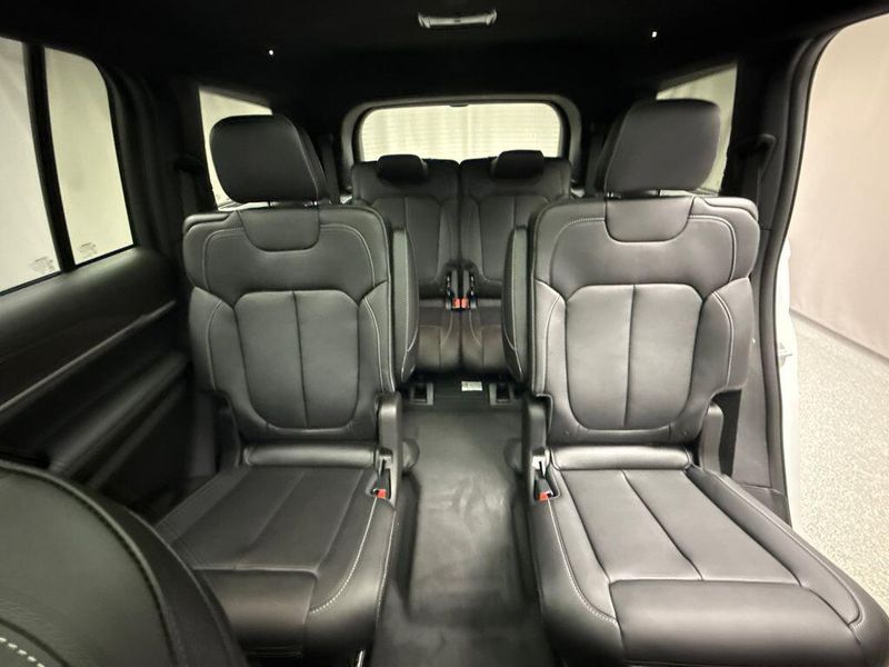 New 2025 Jeep Grand Cherokee L Limited 4x4Image 13