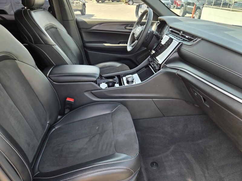 Used 2023 Jeep Grand Cherokee Altitude 4x4