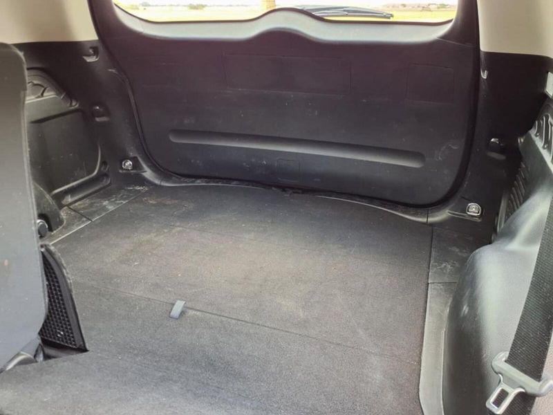 2018 Toyota RAV4 LE photo 16