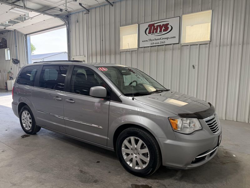 Used 2016 Chrysler Town & Country TouringImage 1