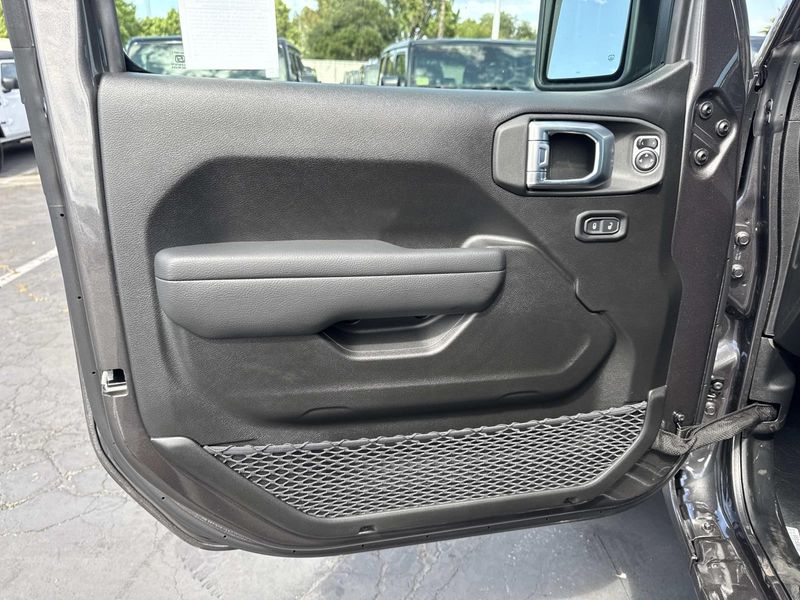 New 2026 Jeep Gladiator Sport S 4x4