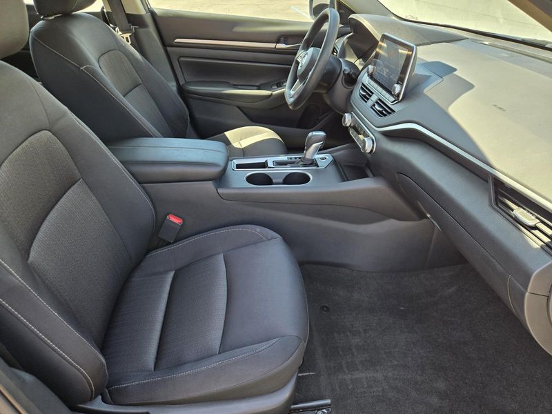 Used 2022 Nissan Altima 2.5 SV Sedan