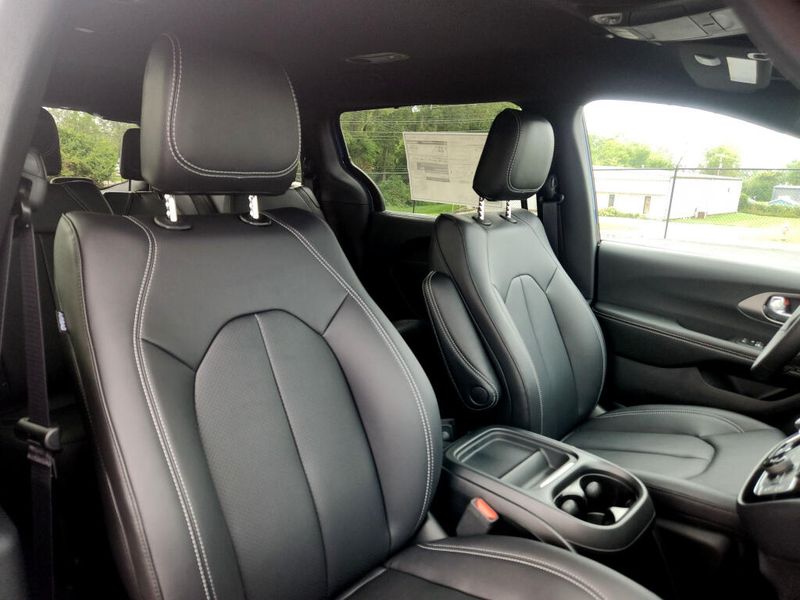 New 2027 Chrysler Pacifica Select