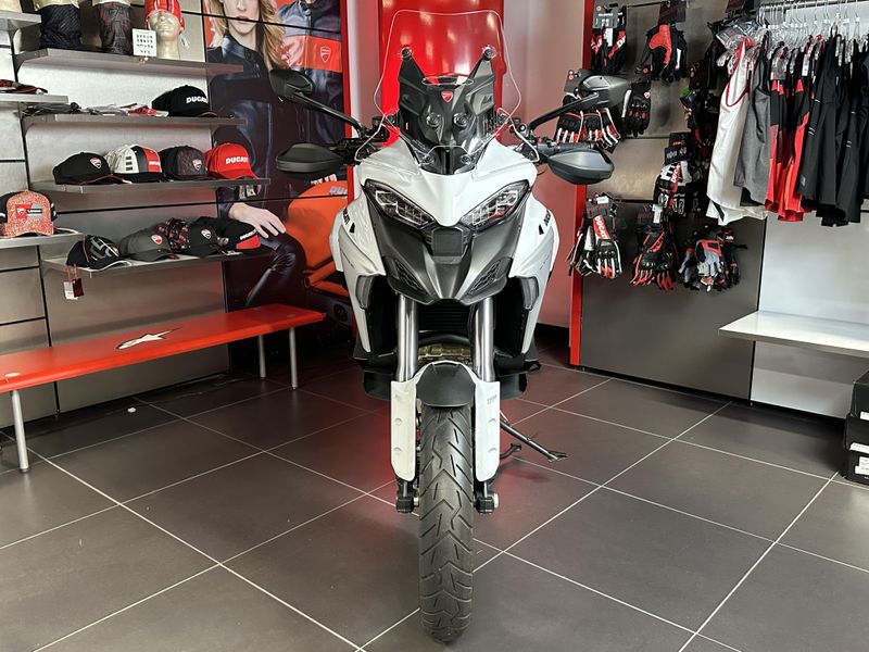 2023 Ducati MULTISTRADA V4S in a ICEBERG WHITE exterior color. Cross Country Cycle 201-288-0900 crosscountrycycle.net 