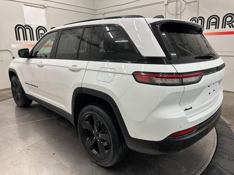 2023 Jeep Grand Cherokee AltitudeImage 13