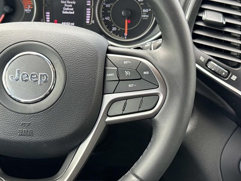 Used 2019 Jeep Cherokee Latitude Plus FWD