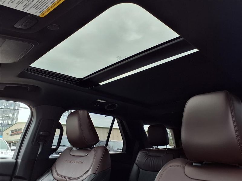 Used 2022 Ford Explorer PlatinumImage 17