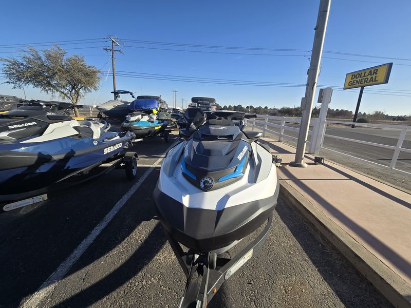 2025 SEADOO FISHPRO SPORT 170 WITH SOUND SYSTEM IDF WHITE AND GULF STREAM BLUE Image 5