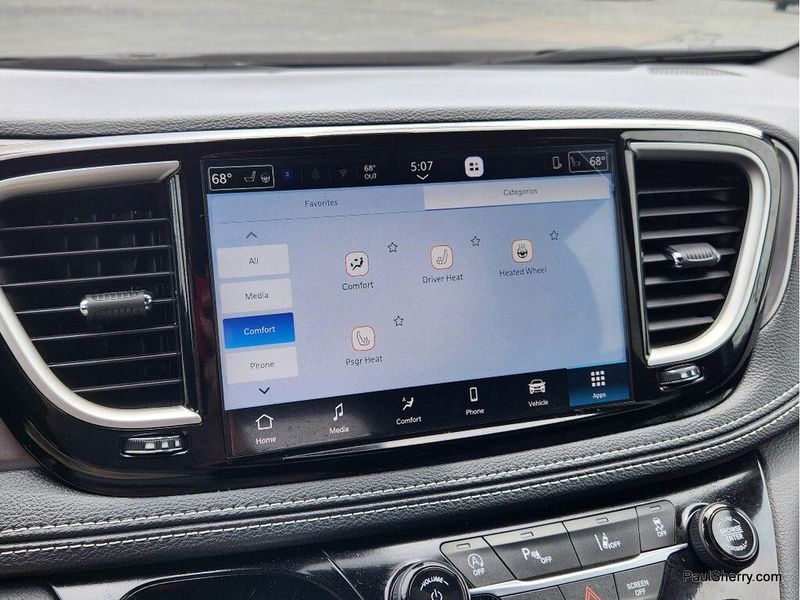 New 2026 Chrysler Pacifica Select