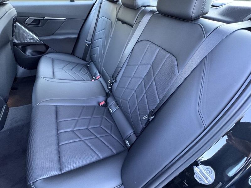 2025 BMW i5 xDrive40Image 28